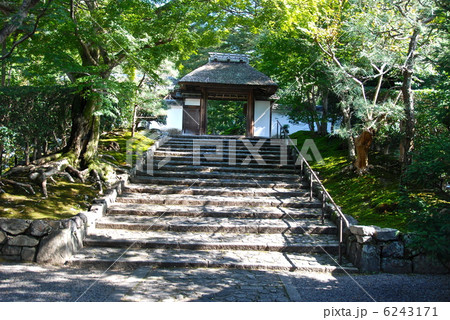 安楽寺の山門（京都市左京区鹿ケ谷御所ノ段町） 6243171