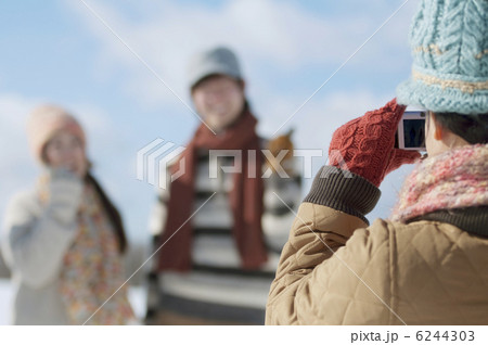 記念写真を撮る若者たち 記念写真を撮る若者たち 6244303