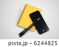 スマートフォンとメモ帳 6244825