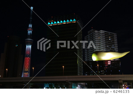 クリスマスカラーのスカイツリー夜景(キャンドルツリー) クリスマスカラーのスカイツリー夜景(キャンドルツリー) 6246135