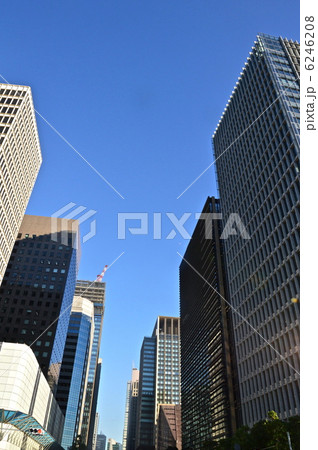 ビルとビルの間の青空(東京都千代田区) ビルとビルの間の青空(東京都千代田区) 6246208