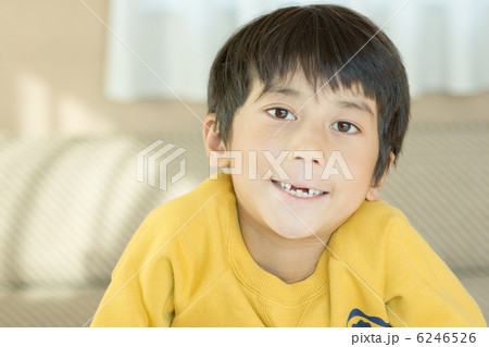 歯が抜けた男の子 歯が抜けた男の子 6246526