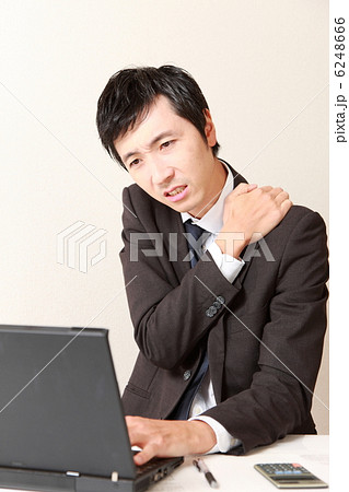 肩凝り 肩凝り 6248666