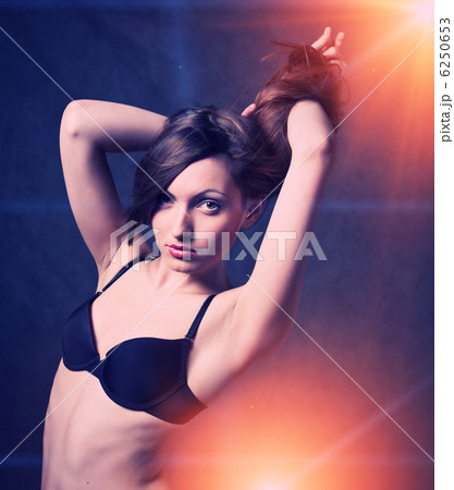 girl in the night club 6250653