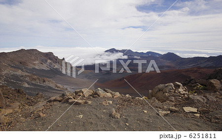 ハレアカラ山の火口 6251811