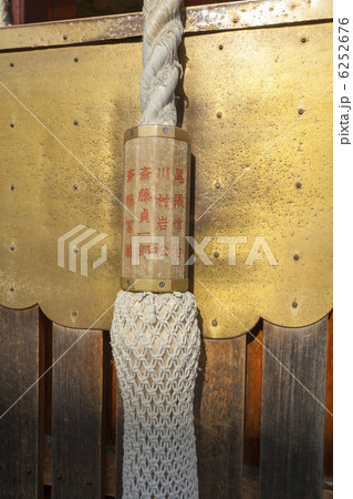 八坂神社 本殿の鈴緒 八坂神社 本殿の鈴緒 6252676