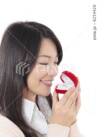 指輪と女性 指輪と女性 6254420