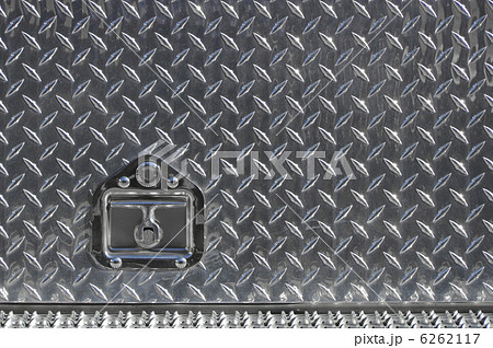 取っ手と鍵つきの縞鋼板 取っ手と鍵つきの縞鋼板 6262117