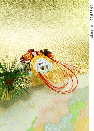 年賀状素材・水引亀甲とアートフラワー松が枝・和紙2種バック縦位置アップ・ハガキ対応比 6267340