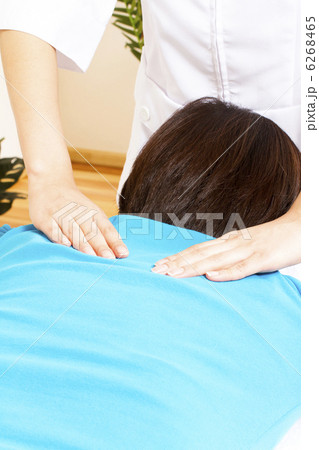 マッサージを受ける女性 6268465