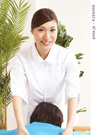 マッサージを受ける女性 マッサージを受ける女性 6268466
