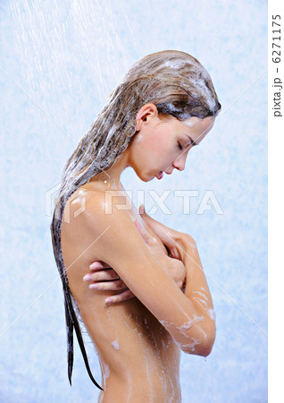 profile of naked pretty girl taking shower profile of naked pretty girl taking shower 6271175