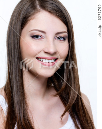 Beautiful smiling young woman Beautiful smiling young woman 6271799