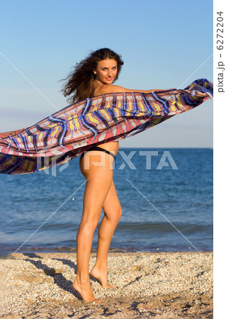 Cheerful young woman 6272204