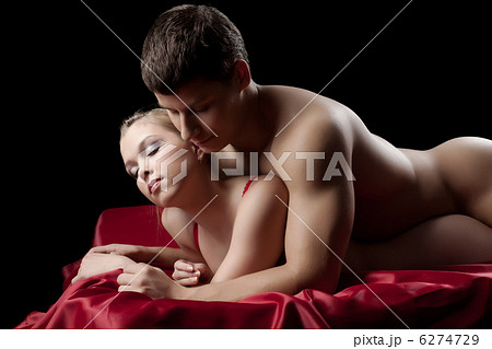 Young strong man having sex with beauty girlの写真素材 6274729  