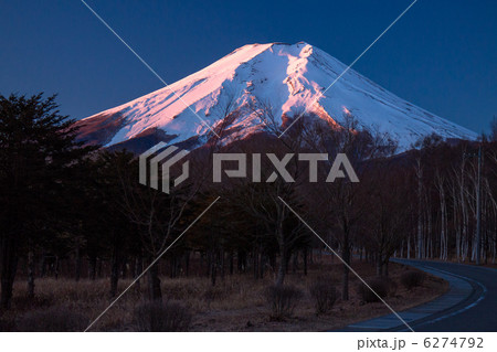 富士吉田市からの紅富士 6274792