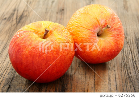 Two shriveled apples. 6275556