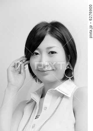 可憐な女性（モノクロ・美人・日本美人・和風）の写真素材 [6276900