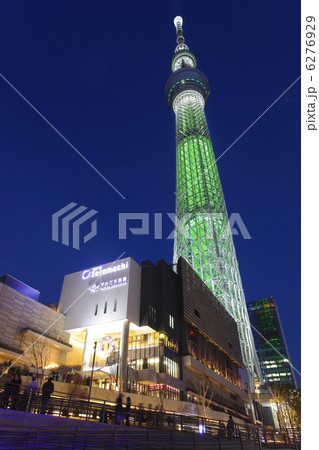 薄明の東京スカイツリー　クリスマススペシャルライティング　ホワイトツリー 6276929