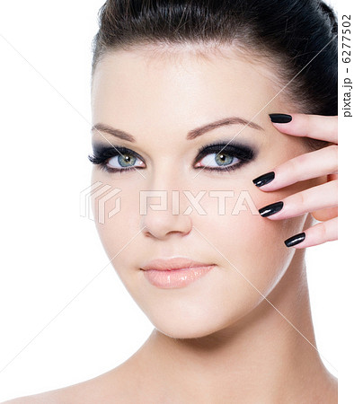 Woman's face with glamour make-up Woman's face with glamour make-up 6277502