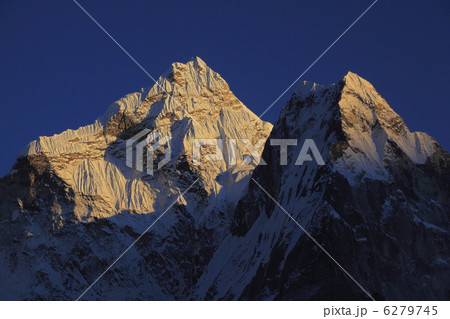 夕日を浴びるアマダブラム 6279745