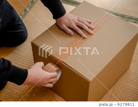 荷詰め作業 6279811