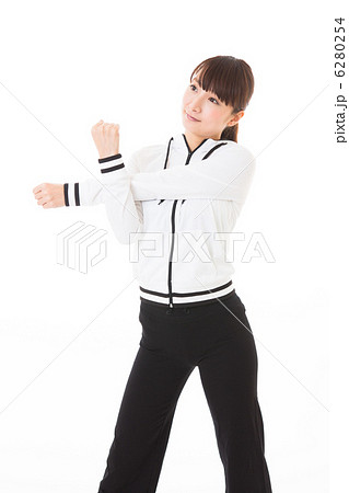 スポーツをする女性 6280254
