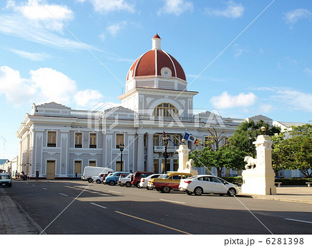 世界遺産「シエンフェゴスの都市歴史地区」の旧行政府の宮殿(キューバ) 世界遺産「シエンフェゴスの都市歴史地区」の旧行政府の宮殿(キューバ) 6281398