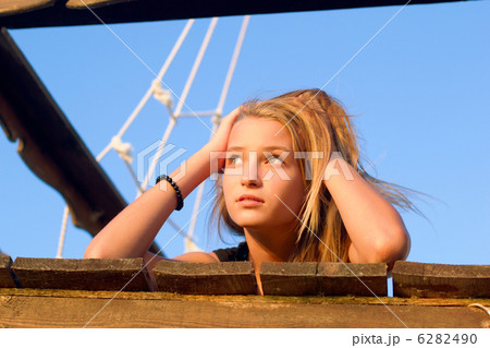Dreamy girl 6282490
