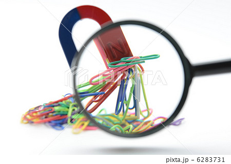 理科実験イメージ―磁石と虫眼鏡 6283731