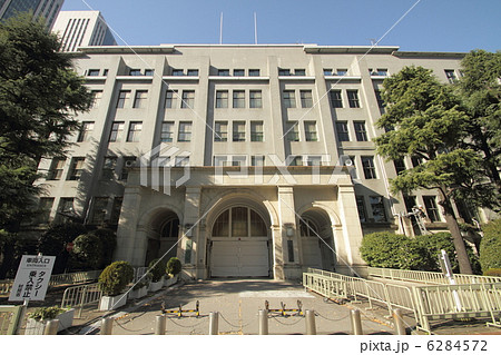 東京霞が関にある財務省庁舎 6284572