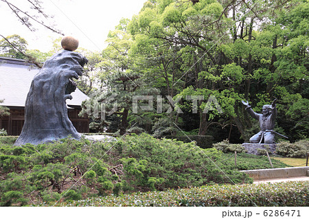 出雲大社、大国主大神と幸魂奇魂の像（ムスビの御神像）の写真素材 [6286471] - PIXTA