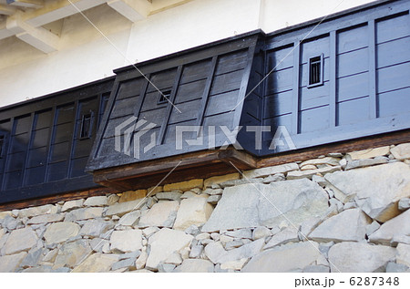 国宝　松本城の石落とし 6287348