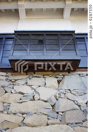 国宝 松本城の石落とし(正面) 国宝 松本城の石落とし(正面) 6287350