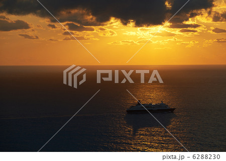 夕焼けのにっぽん丸 6288230