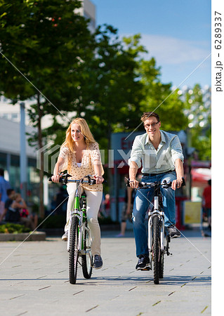urban couple riding bike in free time in city 6289337