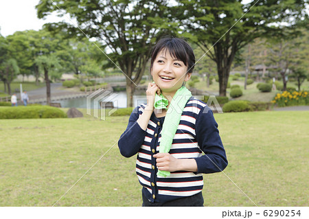 タオルと女性 タオルと女性 6290254