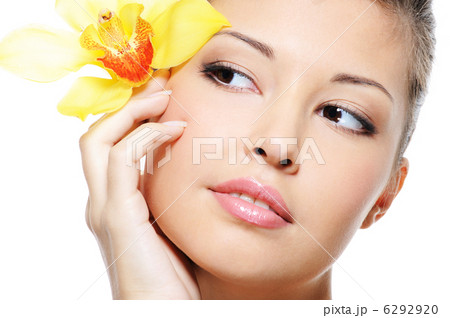Attractive beauty asian female face with flower Attractive beauty asian female face with flower 6292920