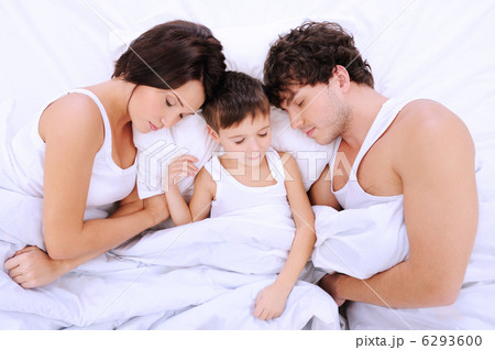 sleeping parents with little boy sleeping parents with little boy 6293600