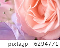 ピンクのバラとパープルのスイートピー 6294771