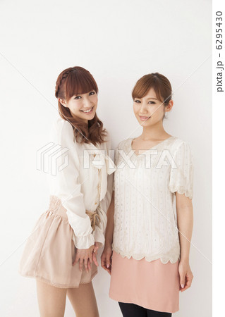 2人の女性 6295430