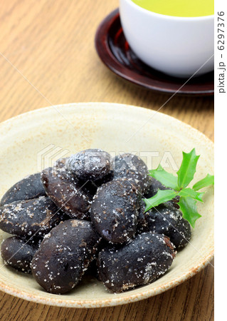 お多福豆と緑茶 6297376