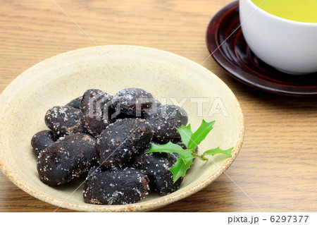 お多福豆と緑茶 6297377