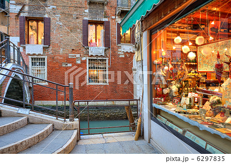 Illuminated shop window in Venice, Italy. 6297835