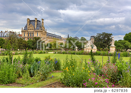 Tuileries Garden and Louvre museum. Paris, France. Tuileries Garden and Louvre museum. Paris, France. 6297836