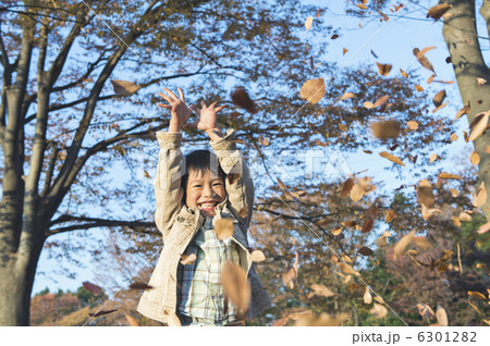 シニア夫婦と孫 シニア夫婦と孫 6301282