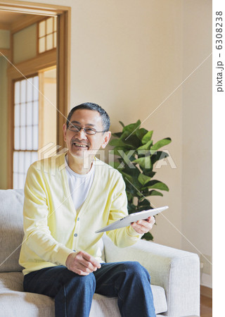 シニア夫婦と孫 6308238