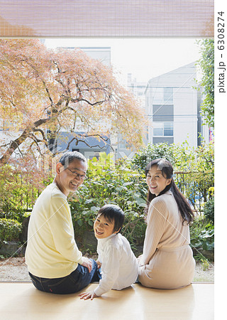 シニア夫婦と孫 シニア夫婦と孫 6308274