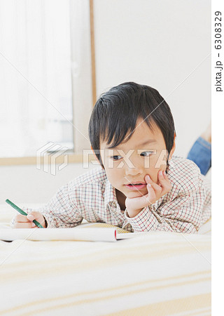 シニア夫婦と孫 6308329