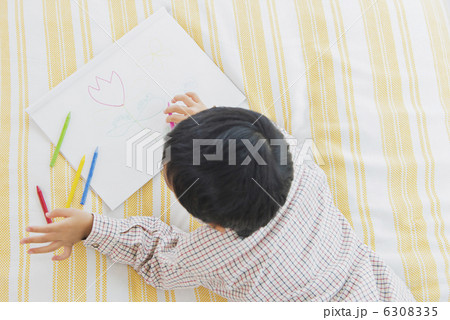 シニア夫婦と孫 6308335